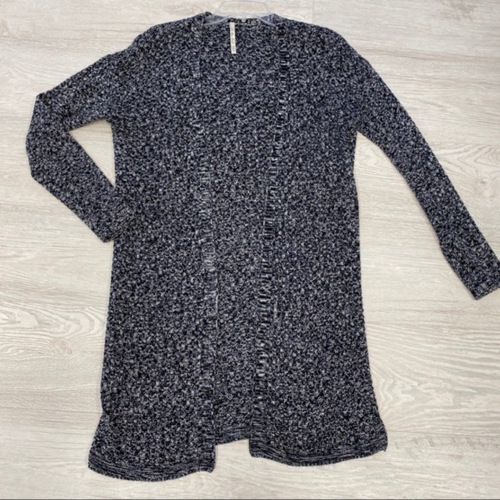 Leo and Nicole Black Long Cardigan Sweater M